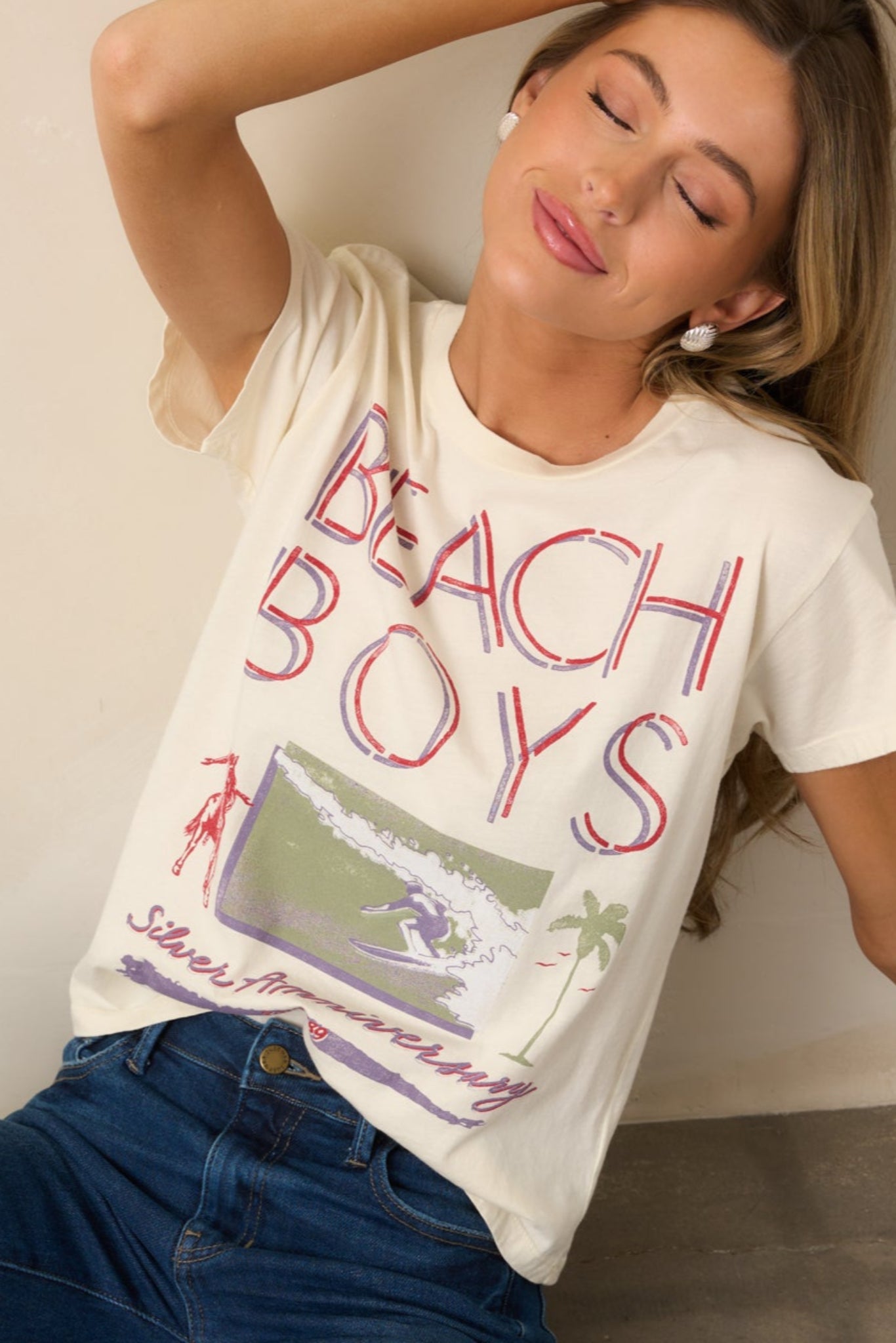 A close-up of the tee’s crew neckline and upper chest, highlighting the retro tour graphic.